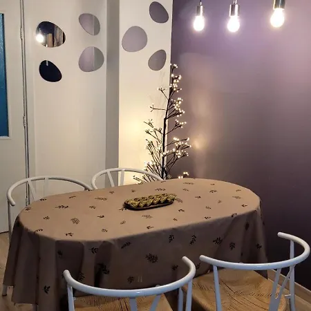 Apartament Large Stylish 2-bedroom Near Road, 5 Min To Gondola & Bar Street