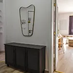 Διαμέρισμα Large Stylish 2-bedroom Near Road, 5 Min To Gondola & Bar Street