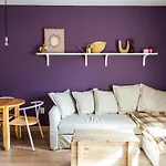 Large Stylish 2-bedroom Near Road, 5 Min To Gondola & Bar Street *