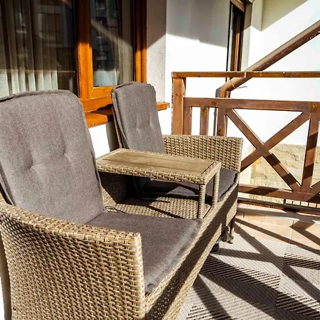Large Stylish 2-bedroom Apt, 2min Walk To Path, 7-8min Walk To Gondola Apartamento Bansko