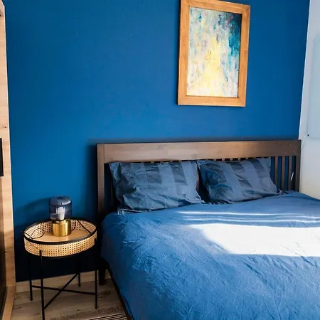 Large Stylish 2-bedroom Near Road, 5 Min To Gondola & Bar Street * Banszko