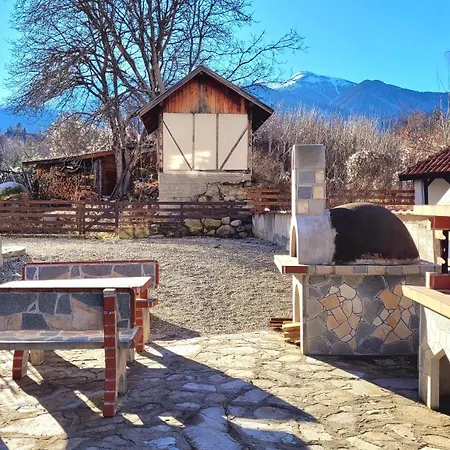 Large Stylish 2-bedroom Apt, 2min Walk To Path, 7-8min Walk To Gondola